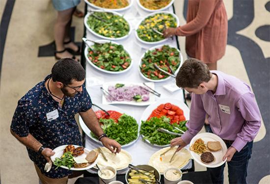 Students going through a buffet line